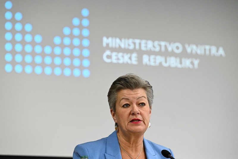 المفوضية الأوروبية تحذر من تدفق محتمل للمهاجرين جراء أزمة الغذاء