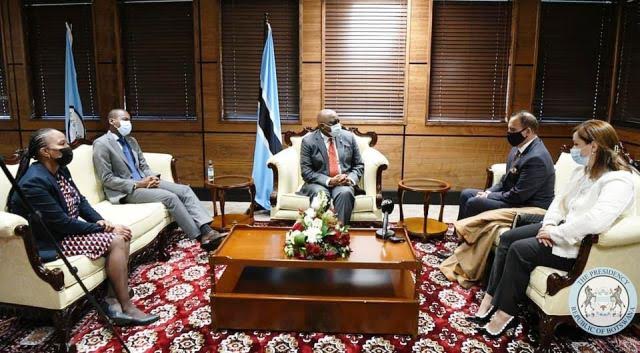  أول سفير جزائري في بوتسوانا يناقش مع رئيس البلاد قضية الصحراء عوض قضايا بلاده عند تسليم أوراق الاعتماد 