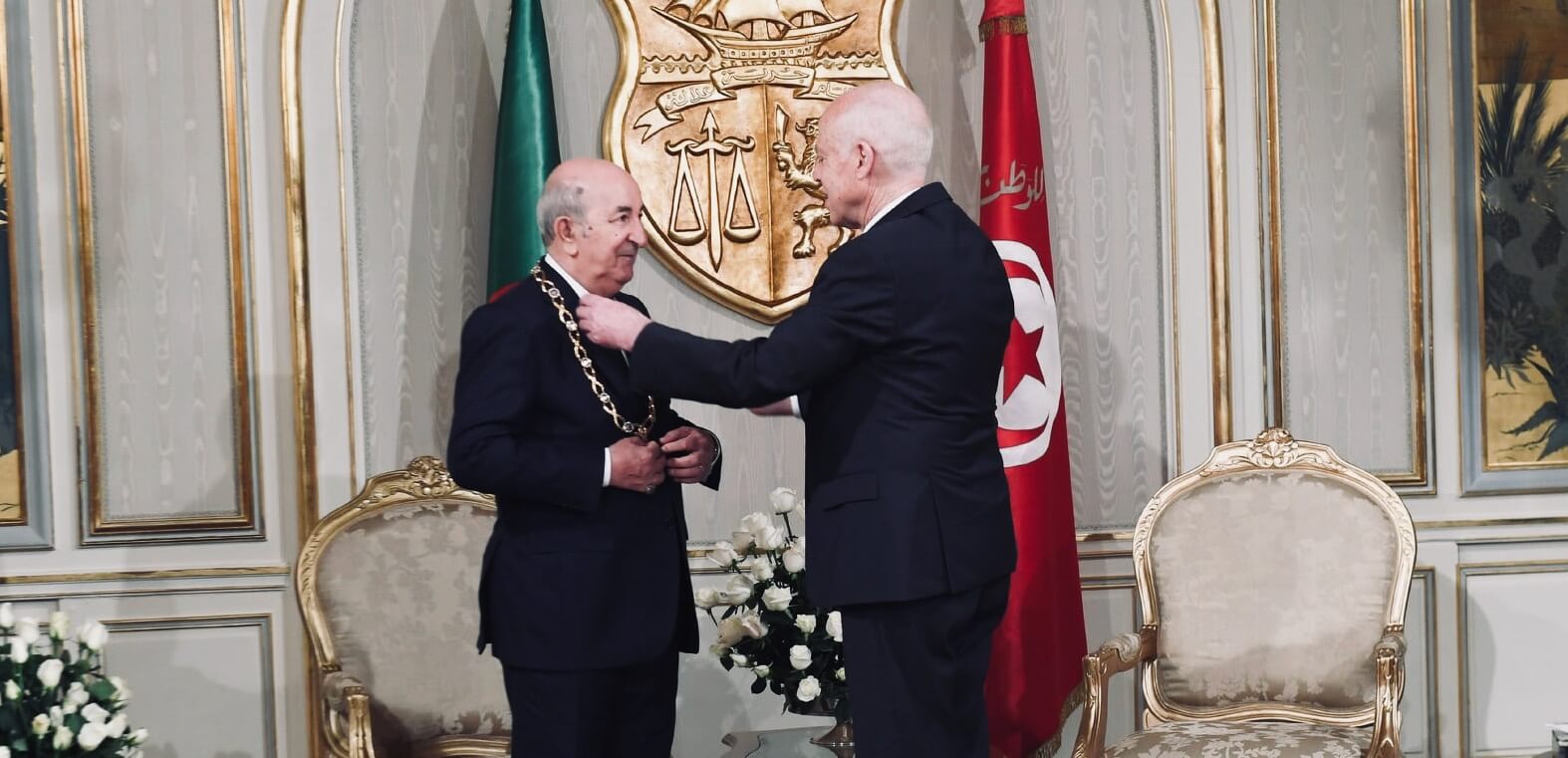 مُقابل 300 مليون دولار واعتراف بـ"شرعيته".. قيس سعيّد يختار استعداء المغرب ويُحوَّل تونس لمُلحقة جزائرية