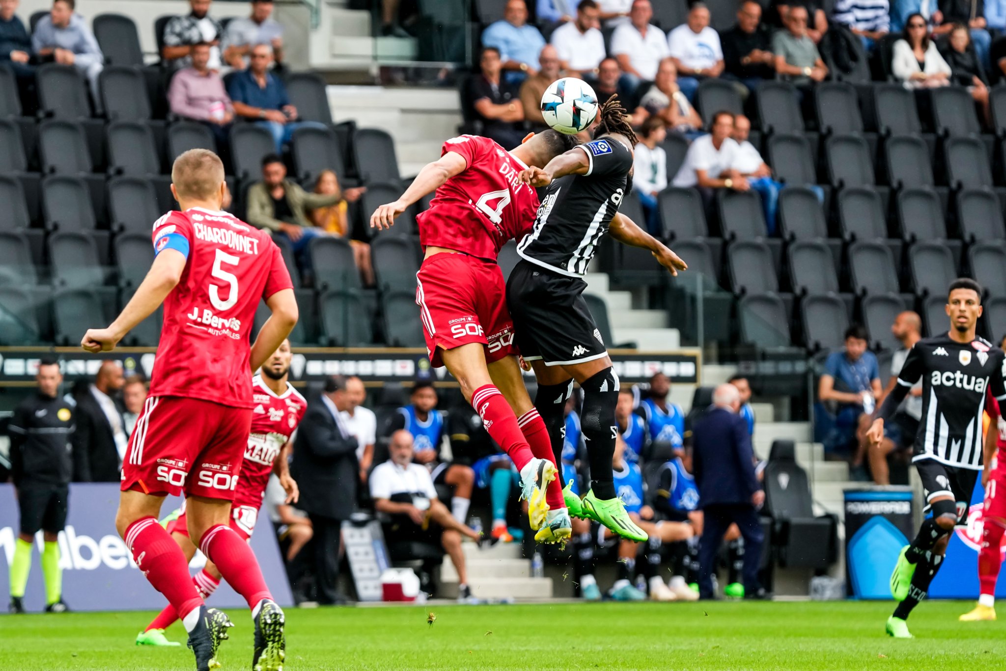  الدولي المغربي أشرف داري يسجل أول أهدافه رفقة "بريست" في الدوري الفرنسي 