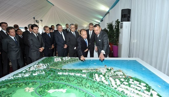 الإسبانيول: المغرب يُخطط لتهميش سبتة ومليلية ببناء "كوستا ديل سول" إفريقية في شمال المملكة