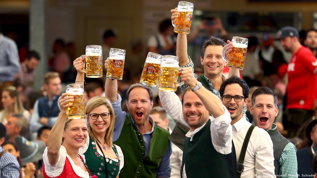 بعد حملة افتراضية وفي ظل صمت الداخلية.. غرفة التجارة الألمانية تلغي مهرجان الجعة في المغرب دون توضيحات