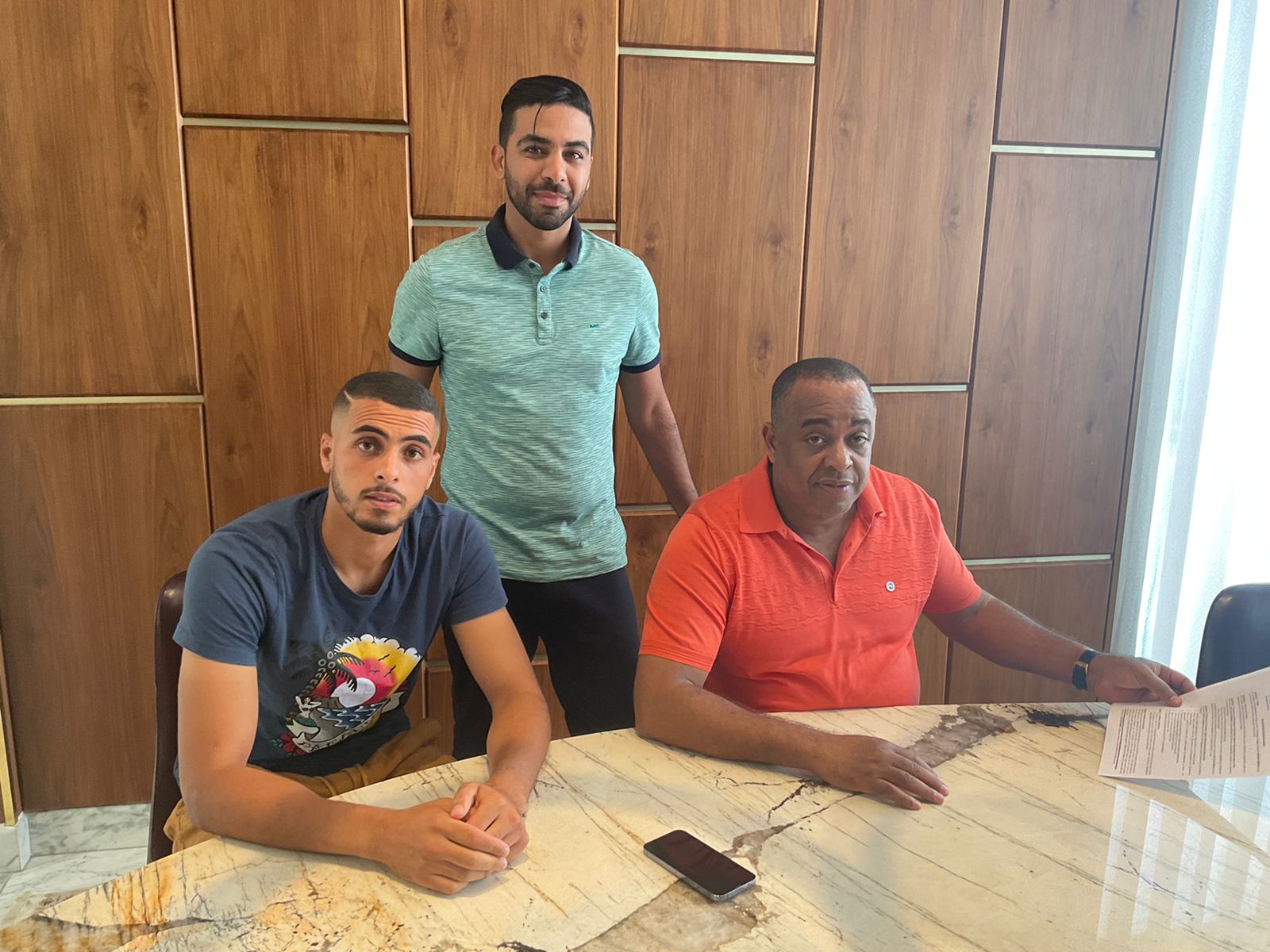  حافلة شباب المحمدية تقل ثلاث لاعبين إلى منزل الناصيري.. مطيع وباعوش آخر انتدابات الوداد 