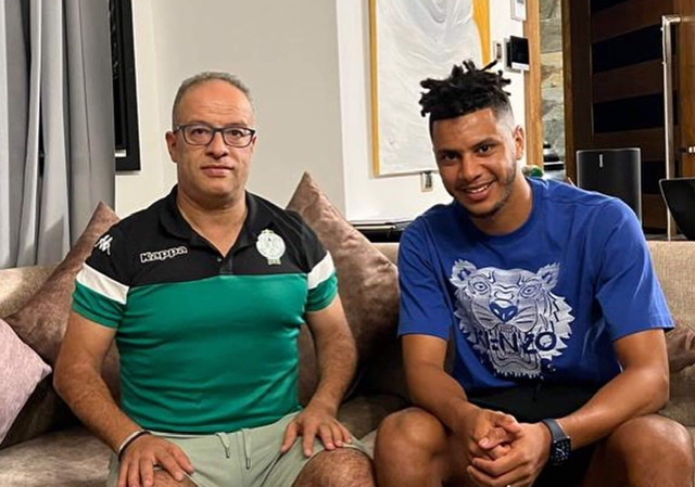 ورطة قانونية في تعاقد خابا مع الرجاء.. الـ FIFA يرسل بطاقة اللاعب إلى العربي الكويتي