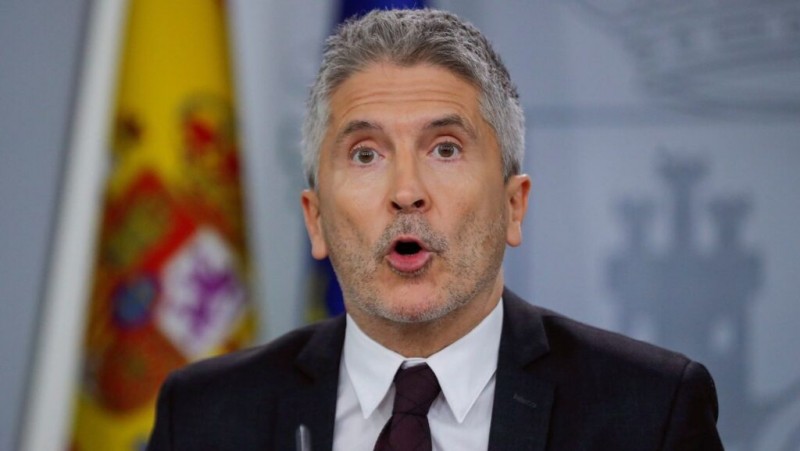 خناق القضاء يضيق على مالاسكا بشأن إعادة القاصرين من سبتة.. هل تعصف "لعنة المغرب" بوزير إسباني جديد؟