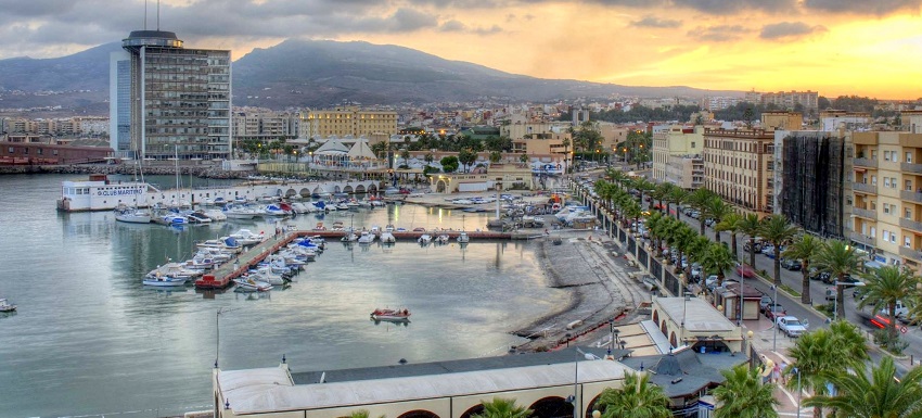  اتحاد رجال الأعمال في مليلية: المدينة خسرت معاملات بـ 160 مليون أورو بسبب قرار المغرب إيقاف الحدود التجارية 