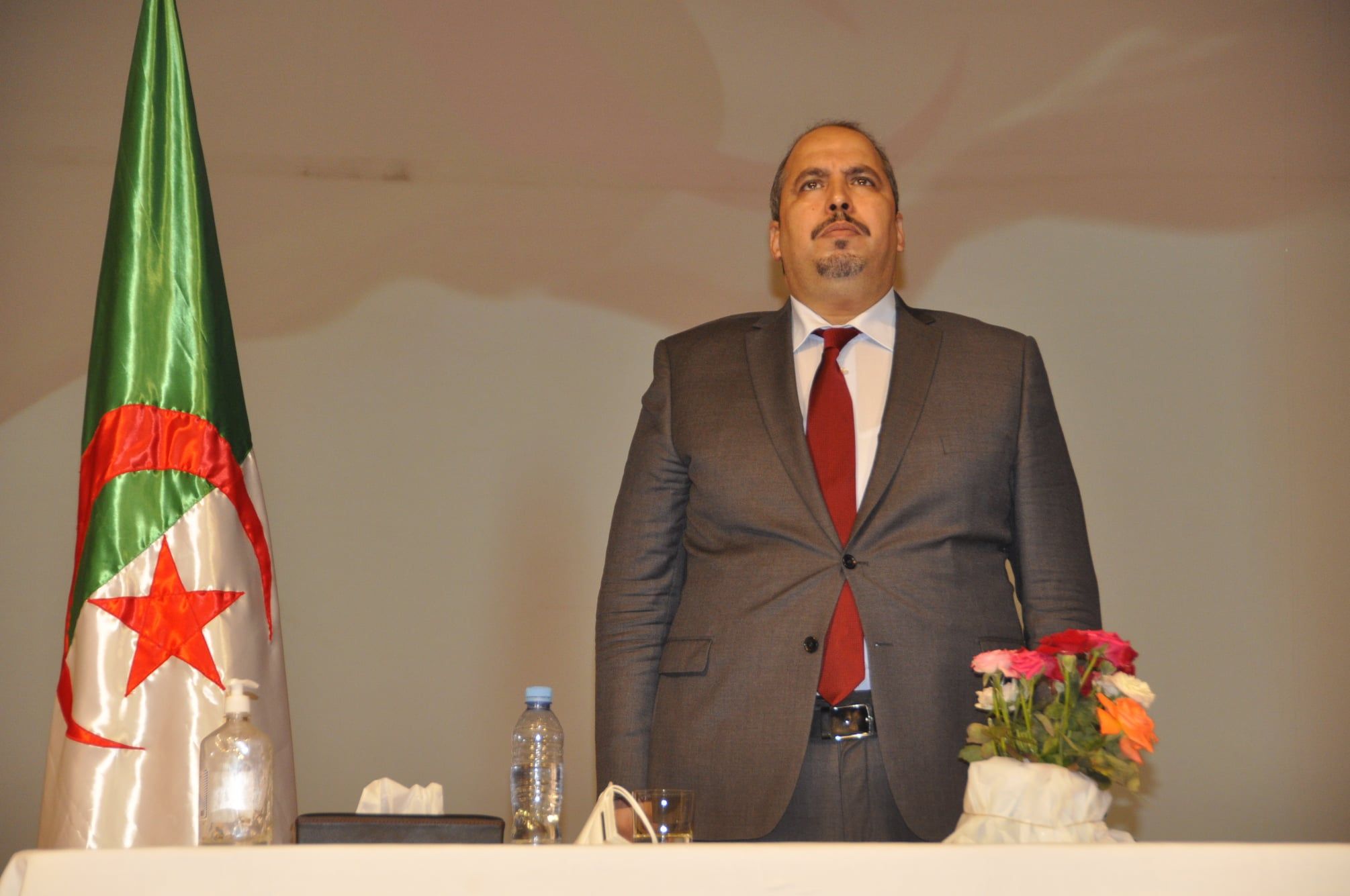 في أول تفاعل من زعيم الأغلبية بالجزائر.. جبهة التحرير تعتبر أن المغرب وراء تصريحات الريسوني الداعية للجهاد في تندوف