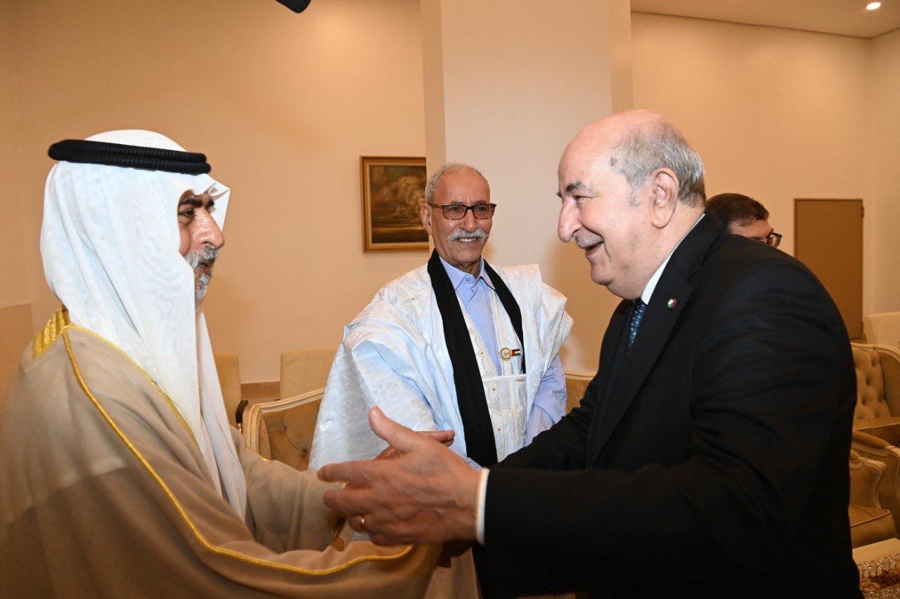  جون أفريك: حديث الرئيس الجزائري على أن القمة العربية المقبلة ستكون "موحدة وشاملة" هو أشبه بـ"السراب" 