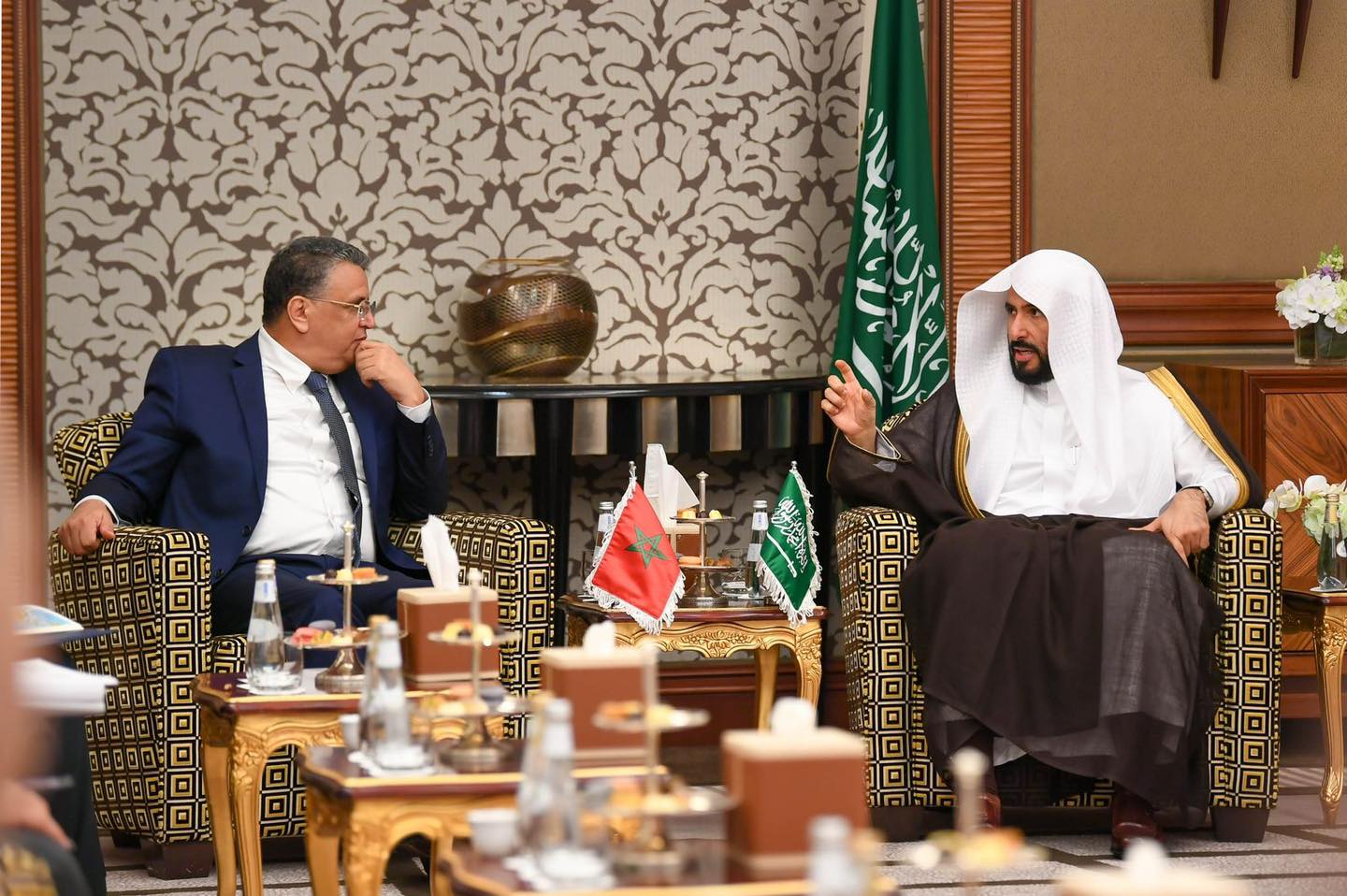 أُرسل إلى السعودية تزامنا مع زيارة نظيره الجزائري إليها.. هل خرجت رأس وهبي من مقصلة التعديل الحكومي؟