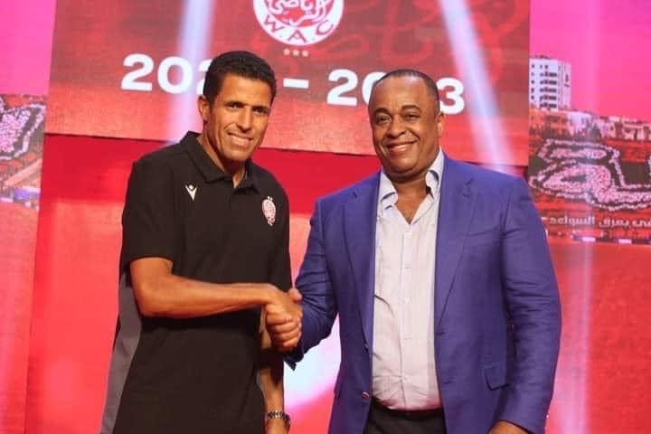 أنصار الوداد غاضبون من "ازدواجية مهام" عموتة على رأس الفريق "الأحمر" والمنتخب الأولمبي معا