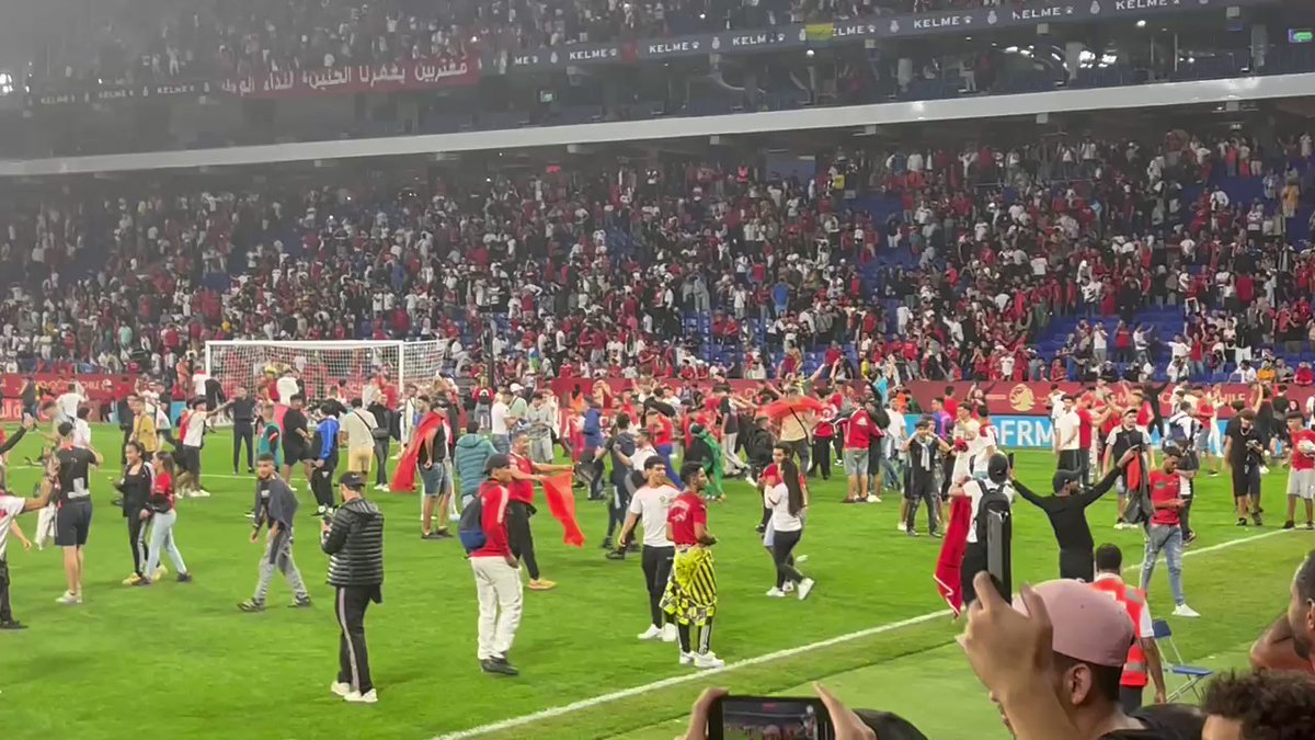 سلطات إشبيلية تحذر من مشاهد اجتياح أرضية الملعب خلال مواجهة المغرب أمام باراغواي