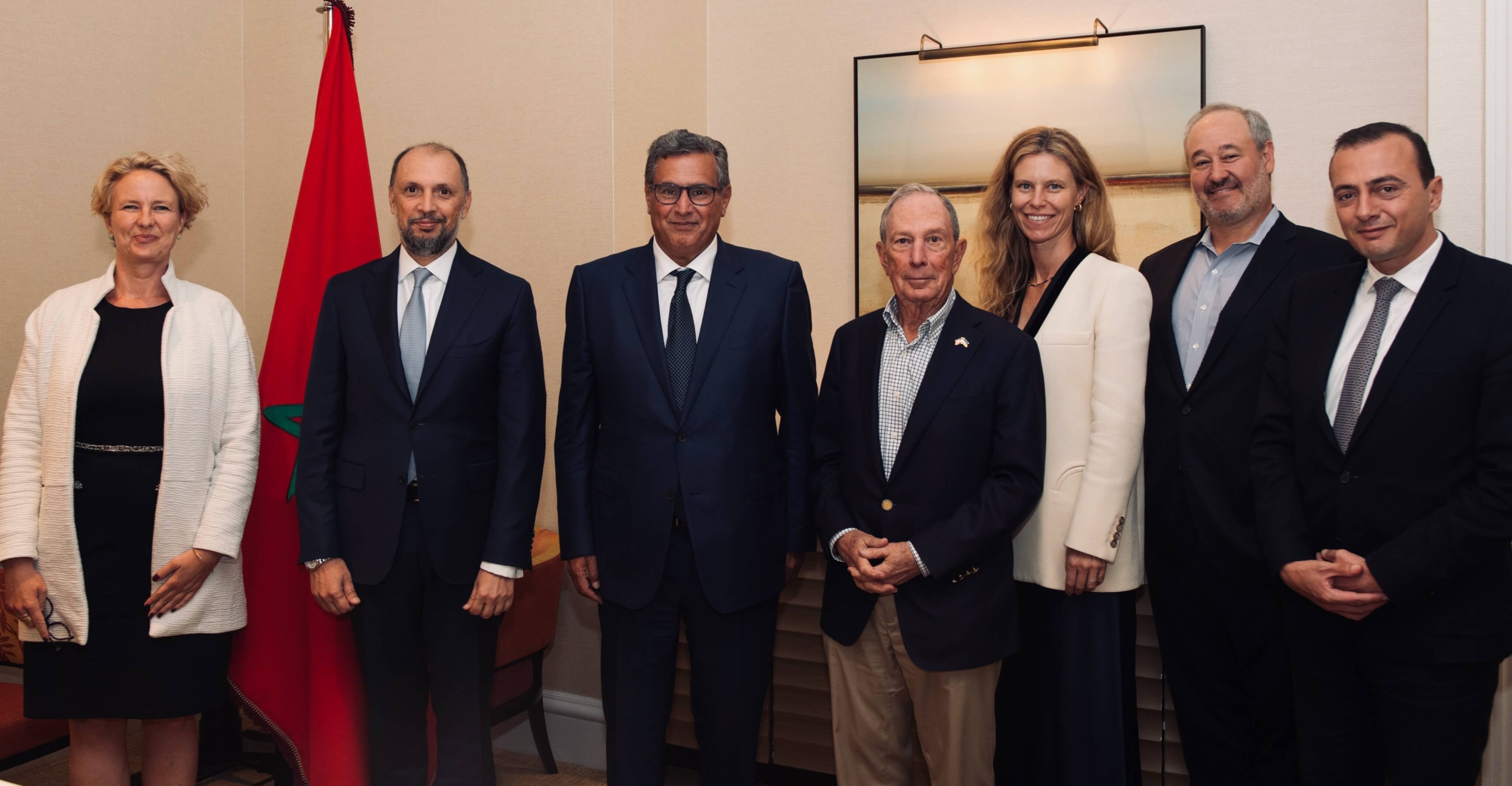 عمدة نيويورك السابق وأحد أكثر المؤثرين في الاقتصاد والإعلام.. أخنوش يلتقي بلومبرغ في نيويورك حول الانتقال الطاقي