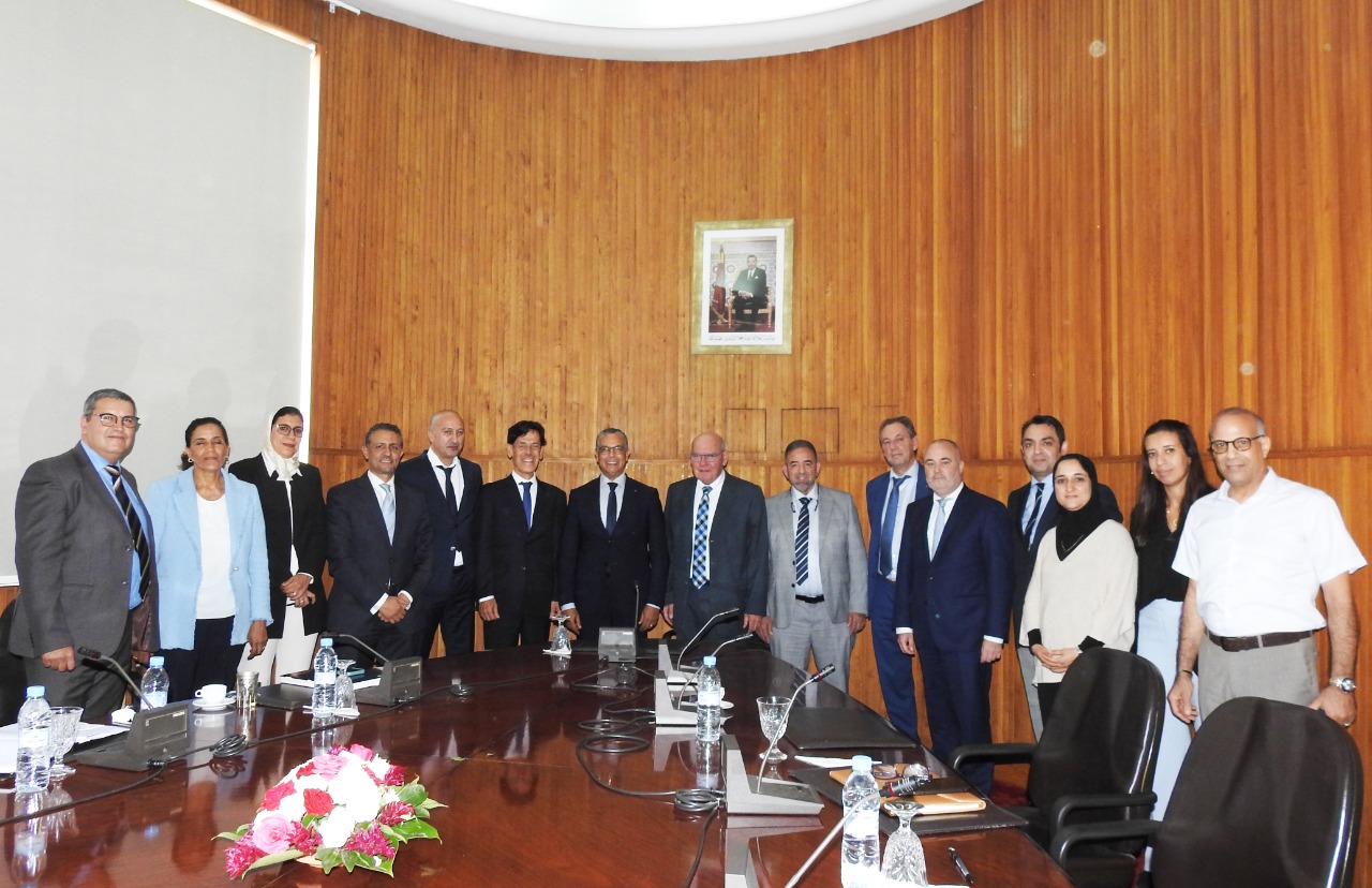 الحافظي يعرض فرص الاستثمار في مجال الطاقة الكهربائية لوفد من رجال الأعمال الفلمنكيين