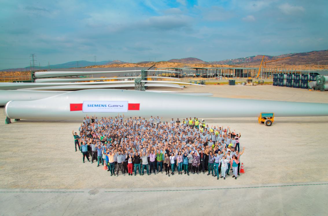 مصنع "سيمنس" لشفرات الطاقة الريحية بطنجة يغلق أبوابه ويفصل 500 أجير