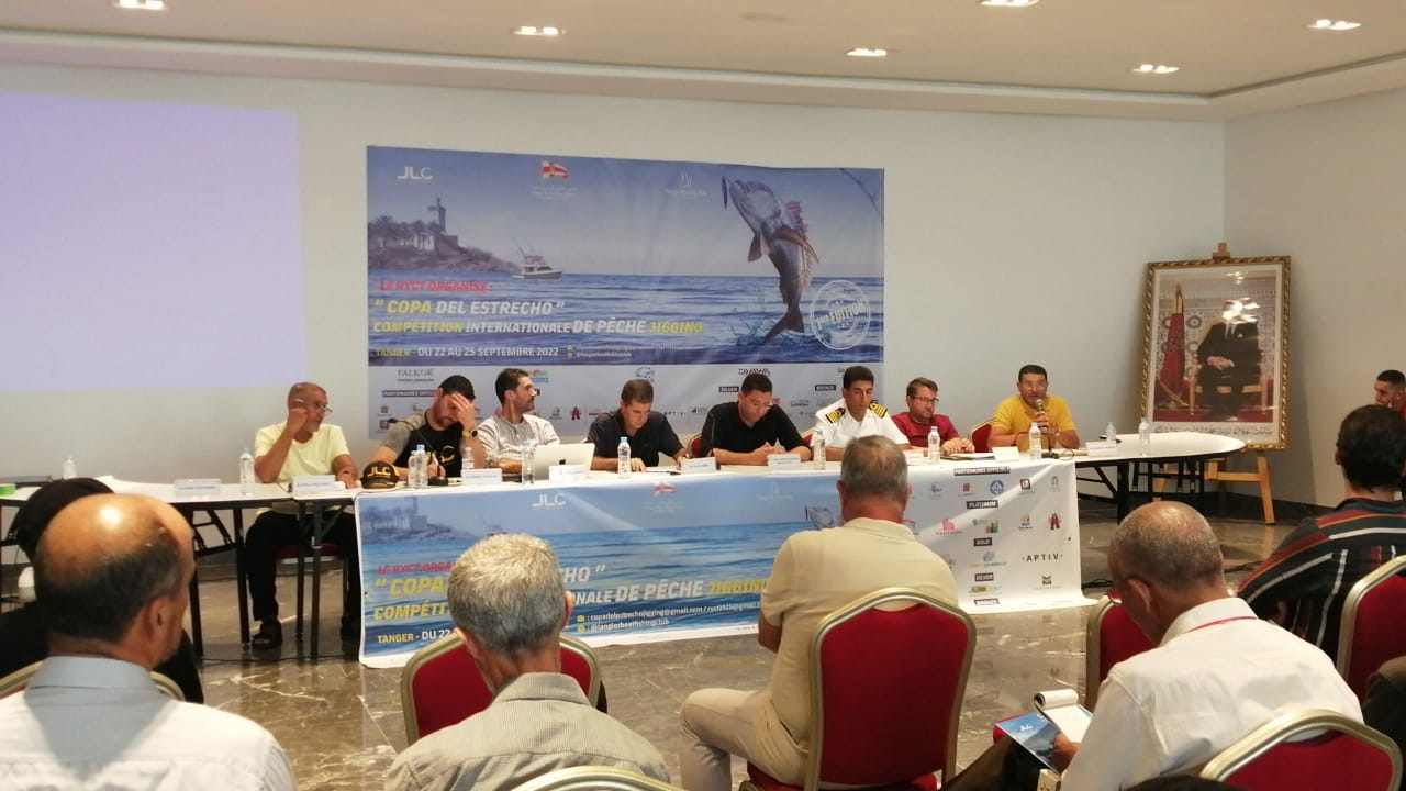 من تنظيم النادي الملكي للزوارق.. سواحل طنجة تحتضن أول بطولة دولية للصيد العمودي بالقوارب