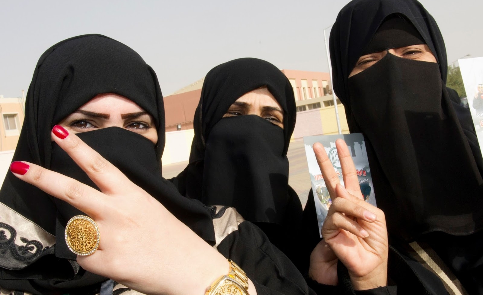 طبيب يكشف نتائج استبيان شاركت فيه 3000 امرأة سعودية.. 92 في المائة منهن شاهدن أفلاما إباحية