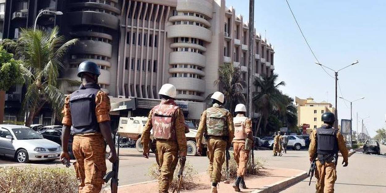 الجيش في بوركينا فاسو يتهم فرنسا بدعم الجنرال المُطاح به من السلطة.. وباريس تنفي وتدين الهجوم على سفارتها