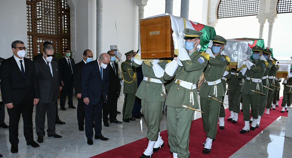  الخديعة الكبرى.. فرنسا تواطأت مع النظام الجزائري لِتسليمه جماجما مجهولة على أنها لمُجاهدين ماتوا وَهُم يُقاومون المستعمر! 