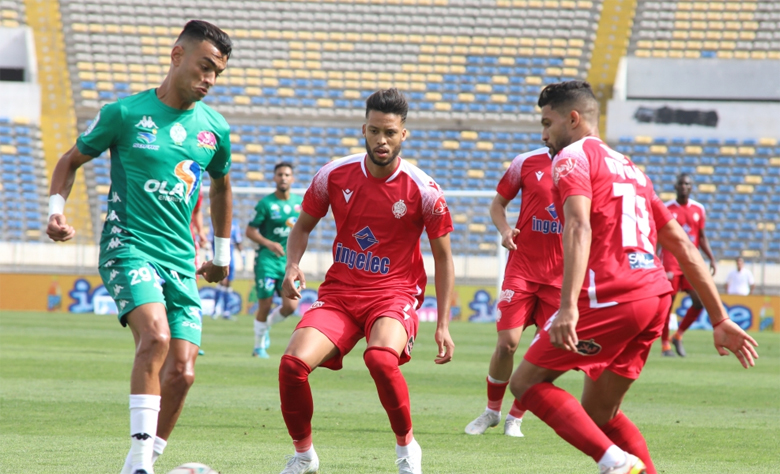  غياب الداودي وعودة حركاس.. الوداد والرجاء ينهيان تحضيراتهما لـ"ديربي" الأحد 