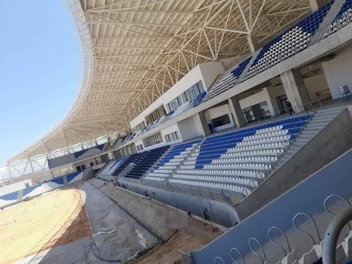 مشروع الملعب الكبير بالحسيمة.. كيف أضحى "صغيرا" في الواقع بميزانية تصل إلى 30 مليارا؟