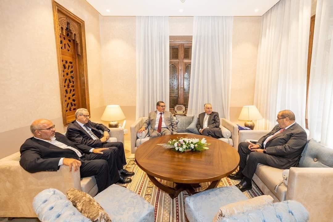  يَحدث في المغرب.. نائب الأمين العام لحزب العدالة والتنمية المُعارض يشتغل في ديوان رئيس الحكومة عزيز أخنوش.. وبنكيران يُبرر! 