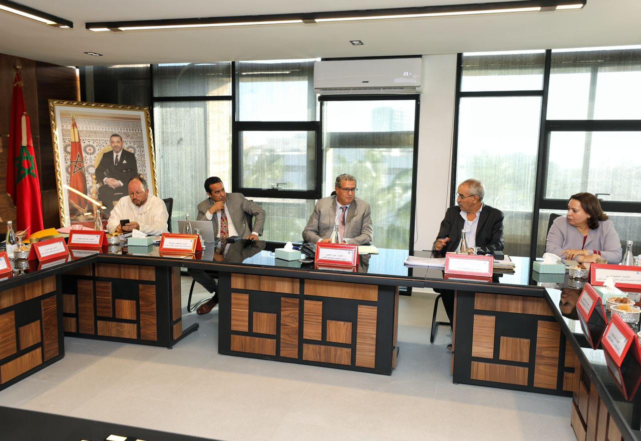  تجنبا للإقالة.. أخنوش يقطع غيابه المتكرر ويترأس اجتماعا للمجلس الجماعي لأكادير 