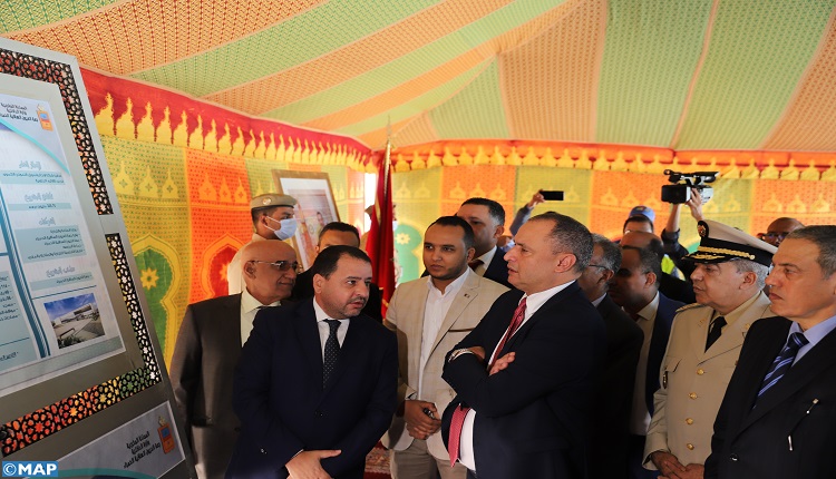  وزير الصناعة والتجارة يتفقد ورش تهيئة منطقة الأنشطة الصناعية واللوجستية بالعيون 