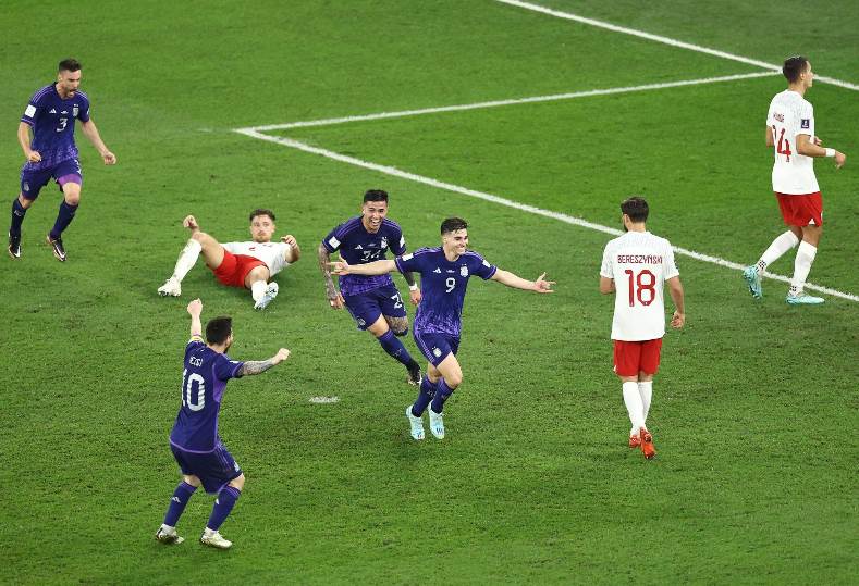  الأرجنتين وبولندا إلى ثمن النهائي.. والسعودية رفقة المكسيك خارج كأس العالم بقطر 