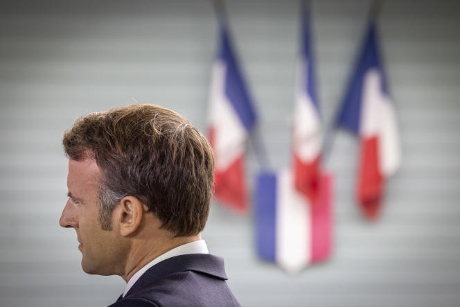 بعد أن قرر المغرب والجزائر التخلص منها تدريجيا.. ماكرون يُقر بتراجع اللغة الفرنسية في دول المغرب والعربي ويقترح برنامجا لاستعادتها