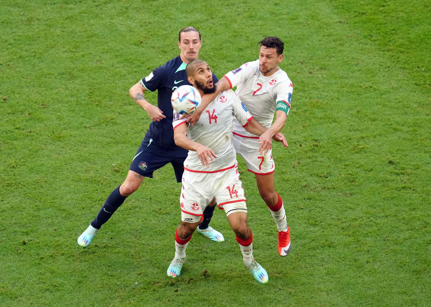  كأس العالم بقطر.. المنتخب الأسترالي يَهزم نظيره التونسي ويصعب مهمته في التأهل للدور الثاني 