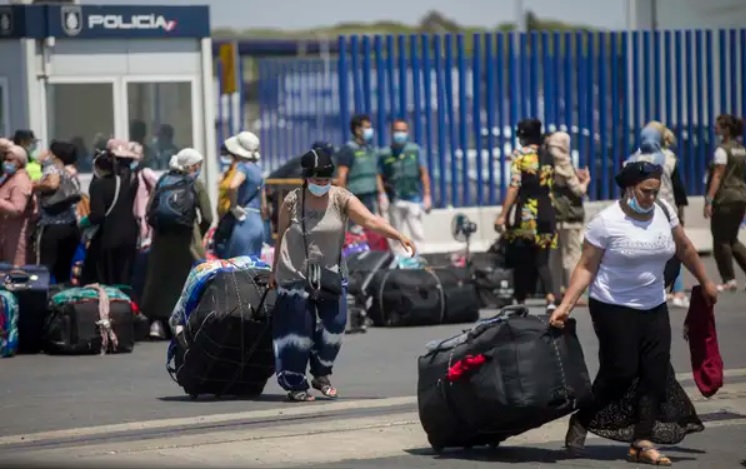  المغرب وإسبانيا يتفقان على موعد تنقل العاملات المغربيات بين البلدين بدون "إجراءات صحية" 