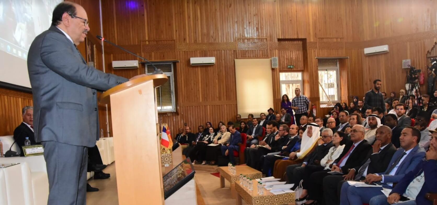  بوصوف: يجب تكوين كفاءات قادرة على إيصال نموذج التعايش المغربي إلى العالم 