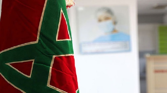  تدشين لوحة تذكارية في الرباط تكريما لروح الأطباء الذين قضوا أثناء مواجهة جائحة كورونا 