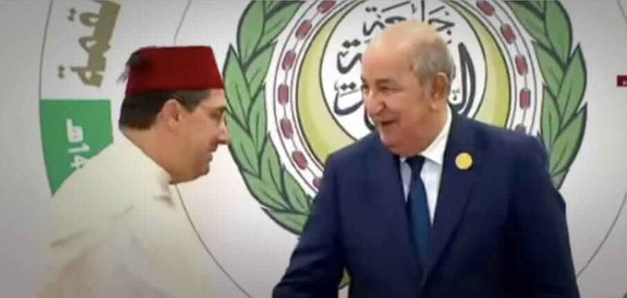  مُصَافحة الرئيس الجزائري لوزير الخارجية المغربي تصبح "الحدث الأبرز" قبل انطلاق القمة العربية مساء اليوم 