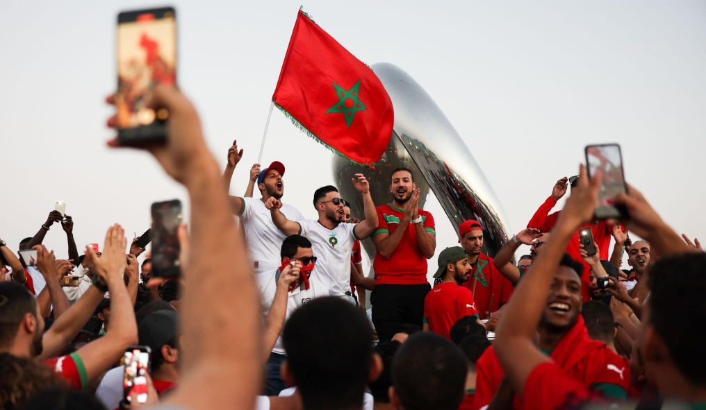 عضو جامعي ينتمي لحزب سياسي يحدث فوضى في توزيع تذاكر مباراة المنتخب ضد فرنسا.. والسلطات القطرية تعتقل شخصا حصل على تذاكر مجانيه من هذا العضو وأعاد بيعها في السوق السوداء