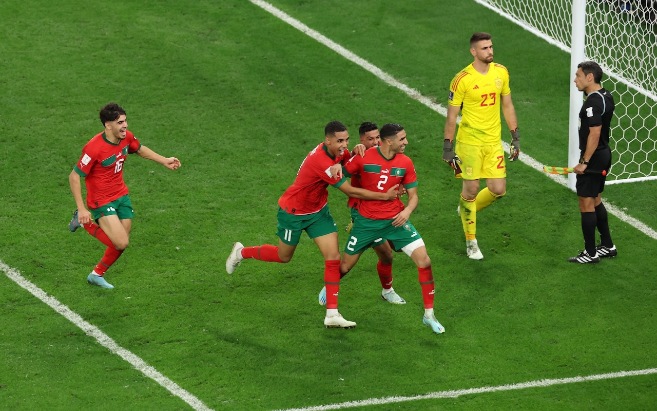  "أسود الأطلس" تزأر أمام إسبانيا وتتأهل بضربات الترجيح إلى ربع نهائي كأس العالم 