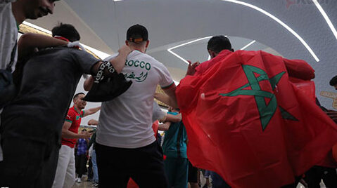 تذاكر وزعت على غير مستحقيها و"عنترية" في مطار الدوحة عقدت الوضع.. هكذا تسبب مسؤول جامعي في إلغاء رحلات مشجعي المنتخب المغربي