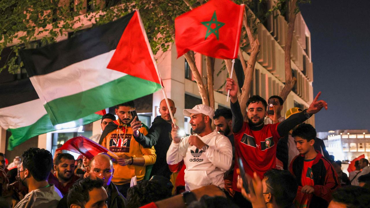 كرة القدم و"قوتها الناعمة".. إنجاز المغرب في المونديال متّن العلاقات مع فلسطين رغم محاولات "شيطنة الرباط"