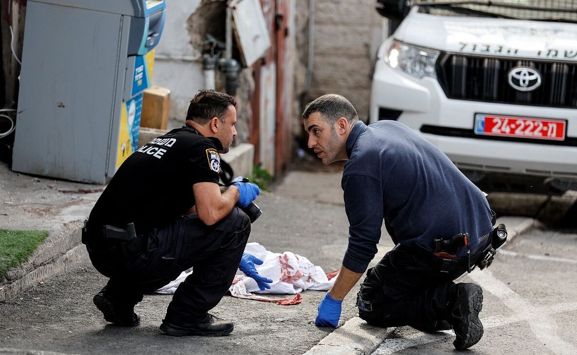 إصابة إسرائيليين في ثاني هجوم مسلح في أقل من 24 ساعة بالقدس.. وإسرائيل ترفع حالة التأهب إلى القصوى