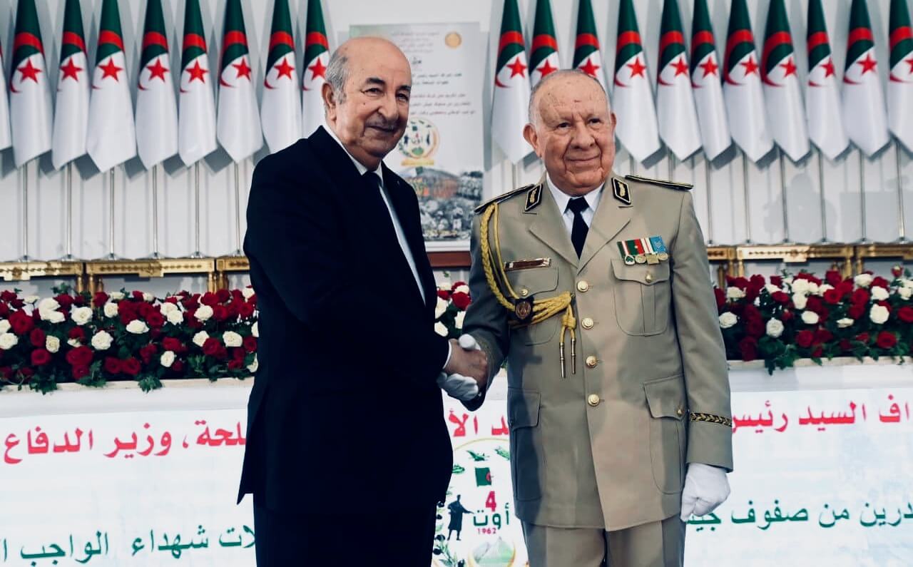 تبون وشنقريحة.. "نظام وحشي" يَحكم الجزائر، يَقتَاتُ على عُقد سِتينات القرن الماضي وَرِيع الذاكرة ليبقى في السُلطة