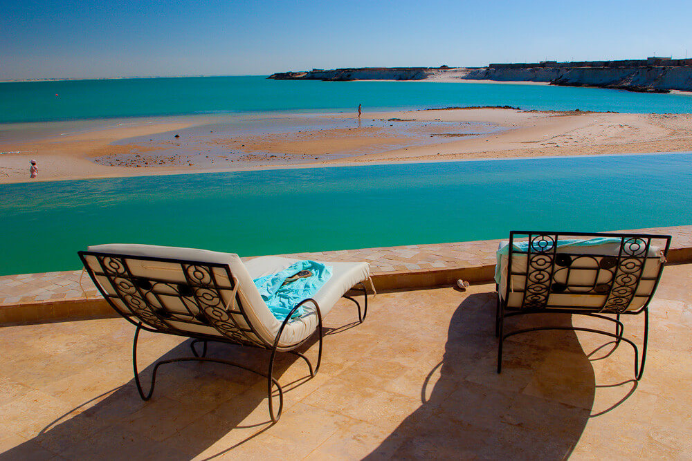 الداخلة.. فردوس الجنوب المغربي بِصحراء على مد البصر وأمواج مُحيط سَاحرٍ يجعل المدينة أفضل الأماكن لرياضات الأمواج عالميا