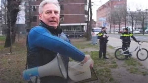 بعد حرق نسخ من القرآن الكريم في هولندا والسويد.. شيخ الأزهر يدعو إلى مقاطعة منتجات البلدين