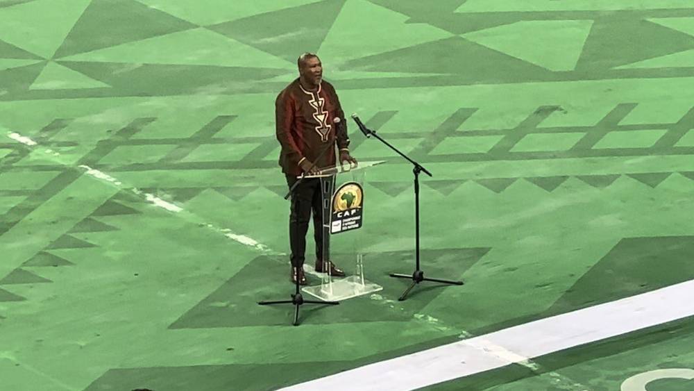 الكاف يتبرأ من التصريحات العنصرية للجماهير الجزائرية حول المغرب ويفتح تحقيقا في دعوة حفيد نيلسون مانديلا حمل السلاح ضد المملكة في افتتاح "شان الجزائر"