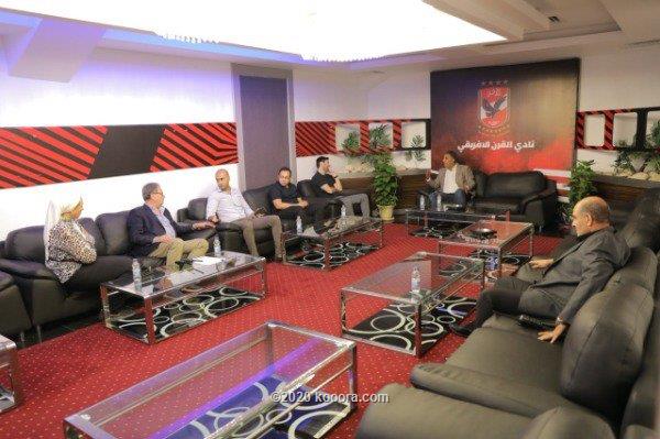  وفد من الكونفدرالية الإفريقية لكرة القدم "كاف" يزور الأهلي المصري  لتنزيل مشروع مسابقة دوري "السوبر الإفريقي" 