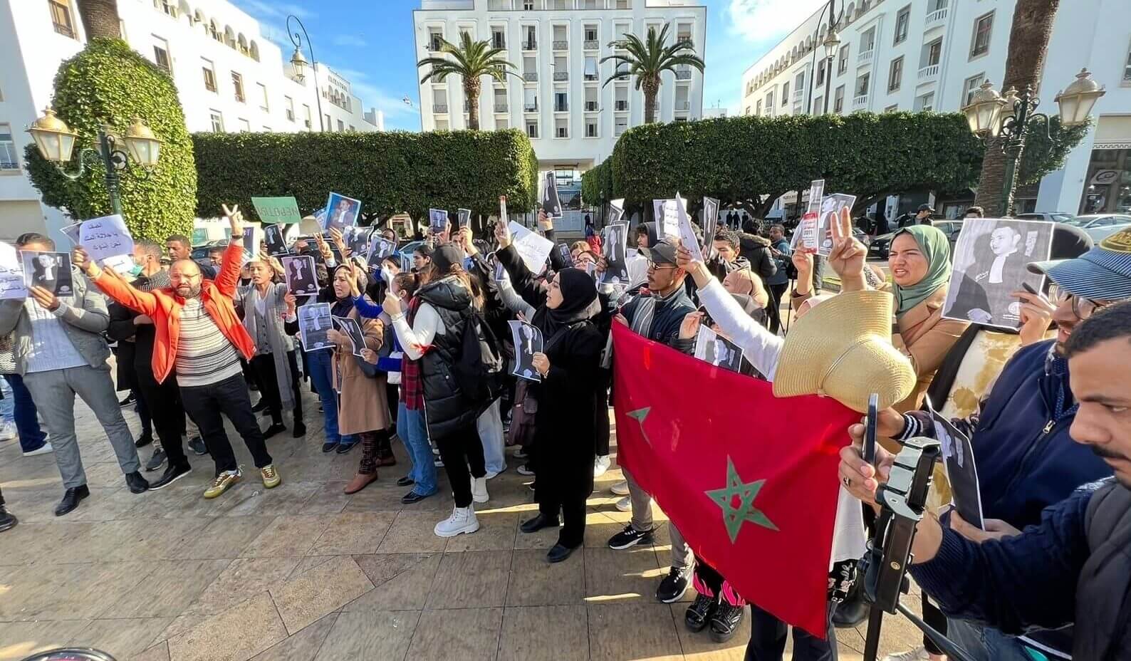  احتجاجات مئات المترشحين الذين لم يجتازوا امتحان المحاماة على تصريحات وهبي "المستفزة".. والمطالبة برحيله عن الحكومة 