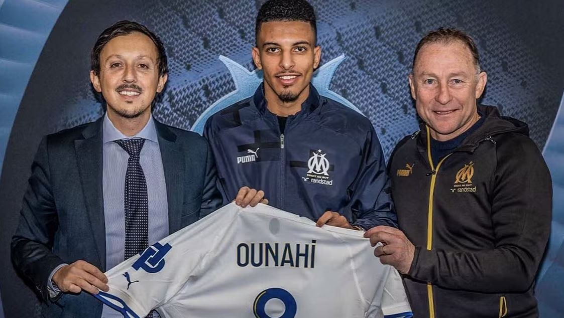 حاملاً رقم 8.. أوناحي رسميا في مارسيليا