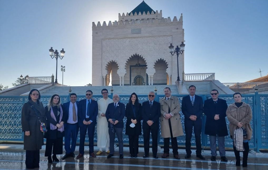 المهندسون المعماريون يزورون ضريح الملكين محمد الخامس والحسن الثاني بمناسبة يومهم الوطني