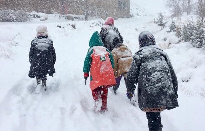 توقيف الدراسة بعدد من الجماعات التابعة لإقليم ورزازات بسبب التساقطات الثلجية