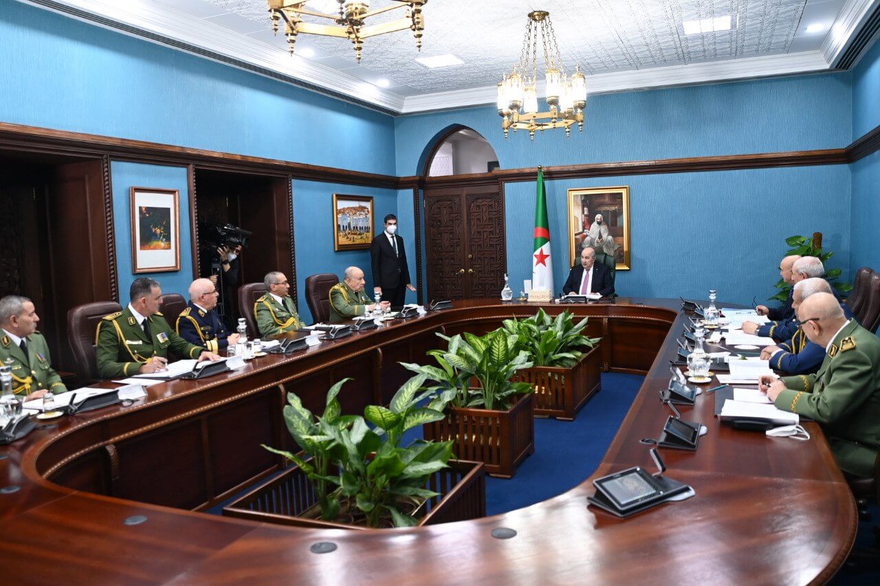  بعد أن هرّبت المخابرات الفرنسية، سرا، الناشطة الحقوقية أميرة بوراوي من الجزائر إلى فرنسا عبر تونس.. النظام الجزائري يتهم المغرب بالتورط في "هذا التهريب" 