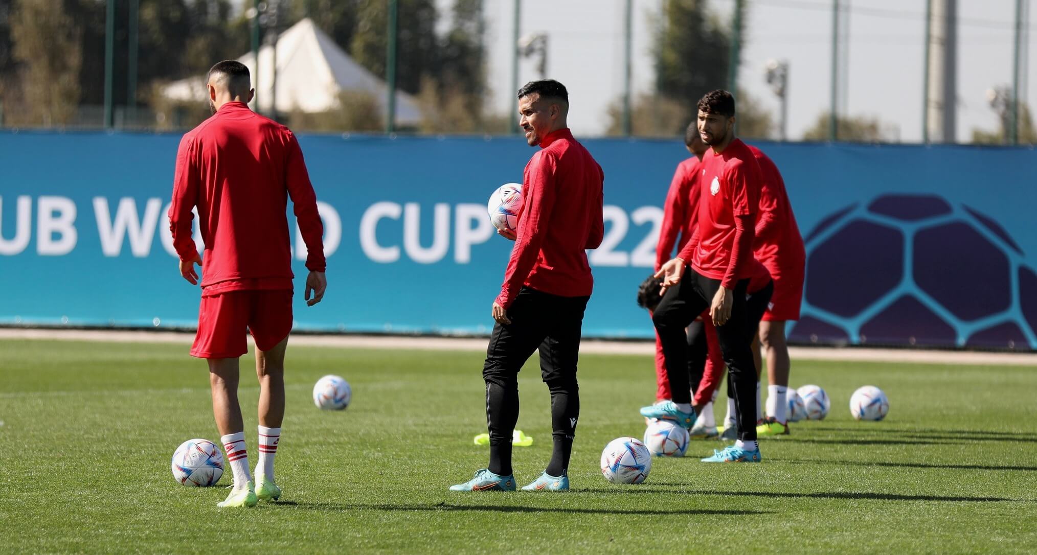 الجهاز الطبي للوداد يسارع الزمن من أجل لحاق الحسوني والمترجي بمباراة الهلال السعودي في ربع نهائي "الموندياليتو'